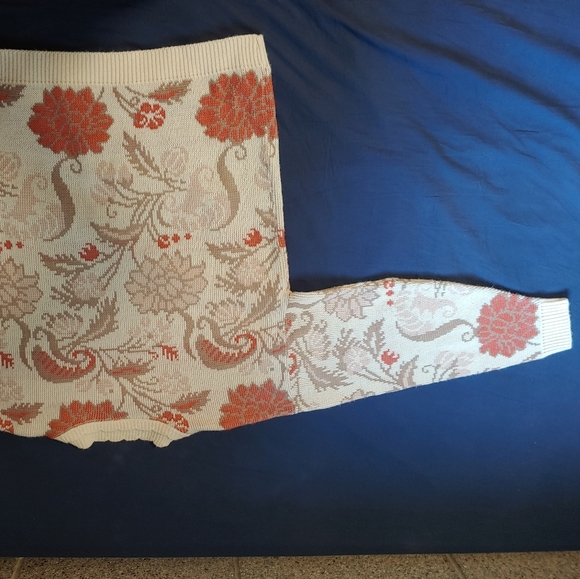 Vintage Carriage Court Floral Sweater - Picture 4 of 4